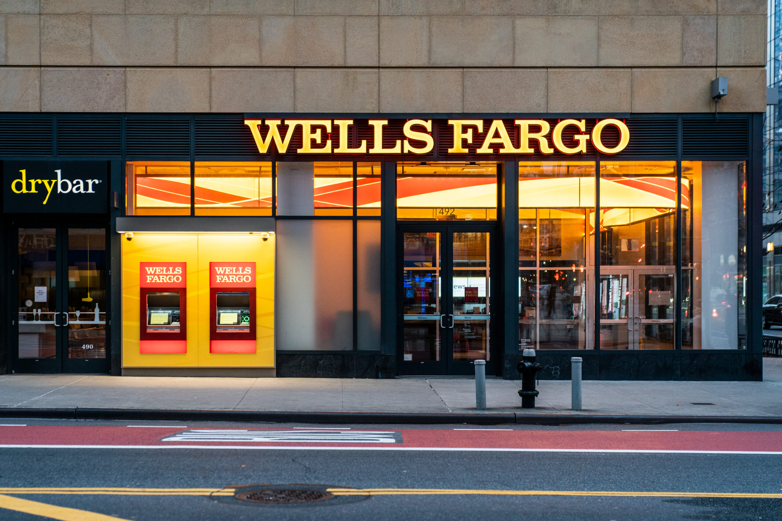 Wells Fargo & Company (NYSE:WFC) Surpasses Third-Quarter Earnings Expectations