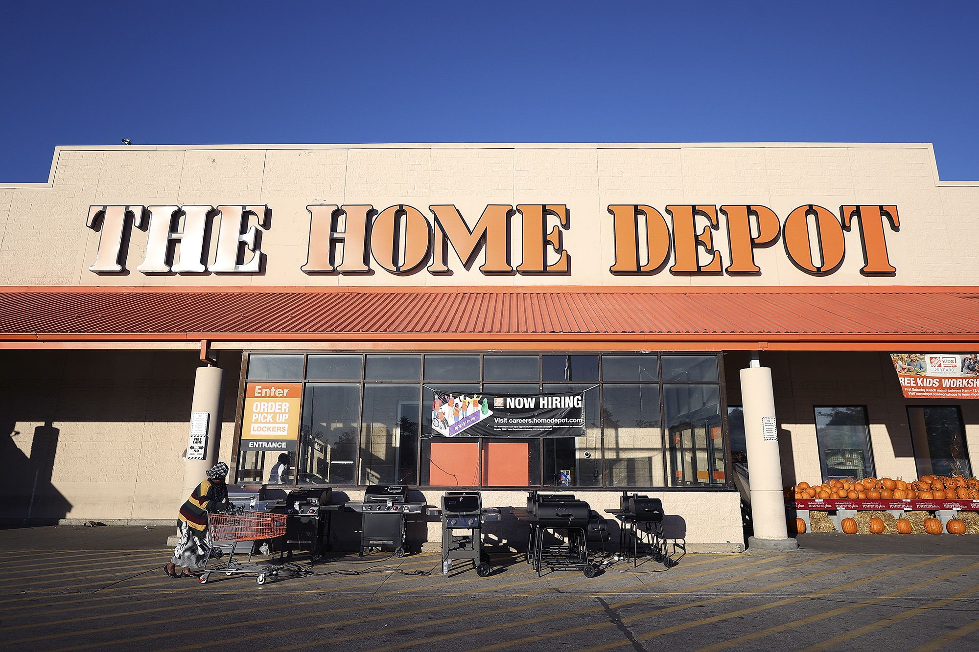Home Depot (NYSE: HD) Price Target Update and Dividend Growth
