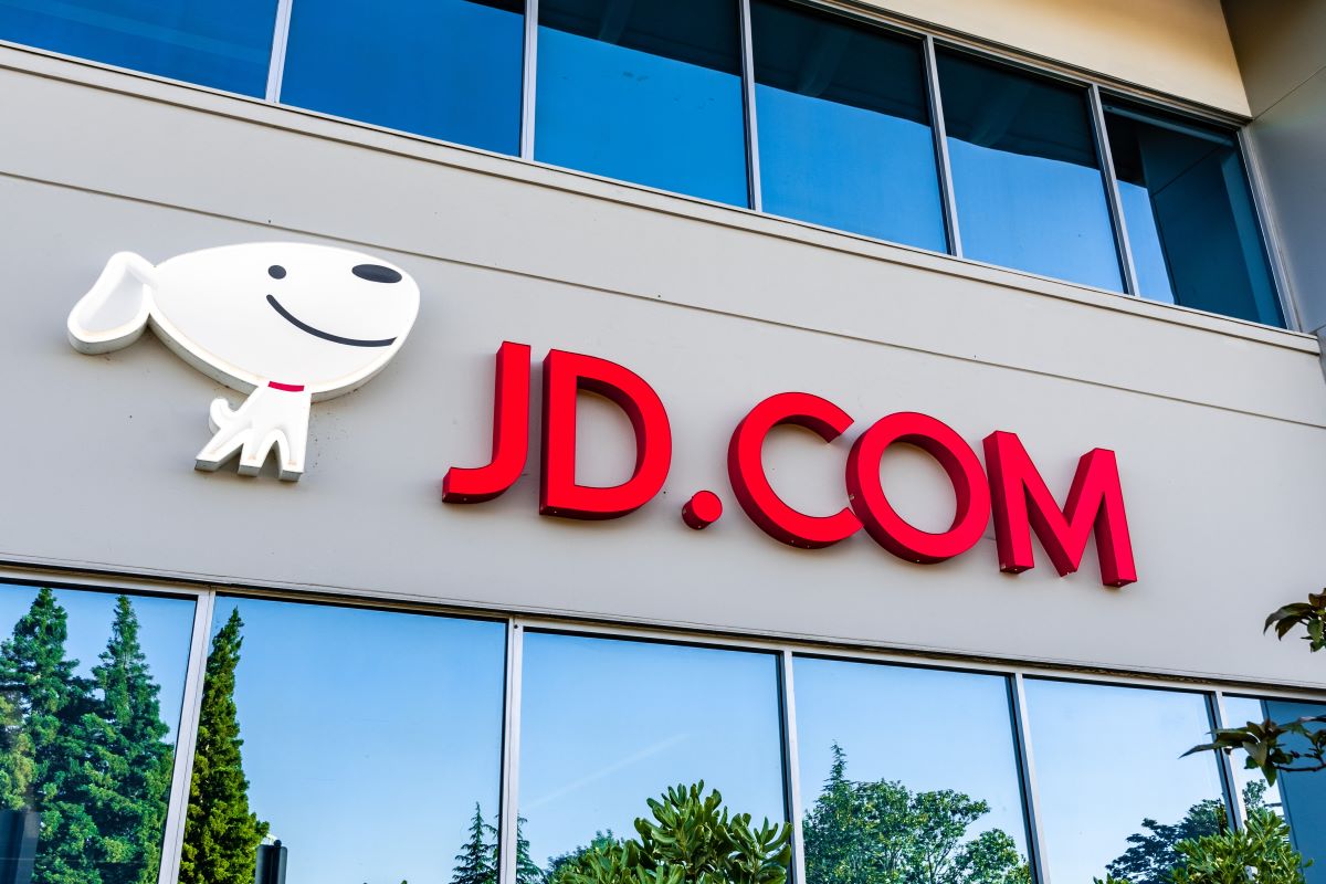 Macquarie Upgrades JD.com, Inc. (NASDAQ: JD) to Outperform on Strong Earnings Visibility