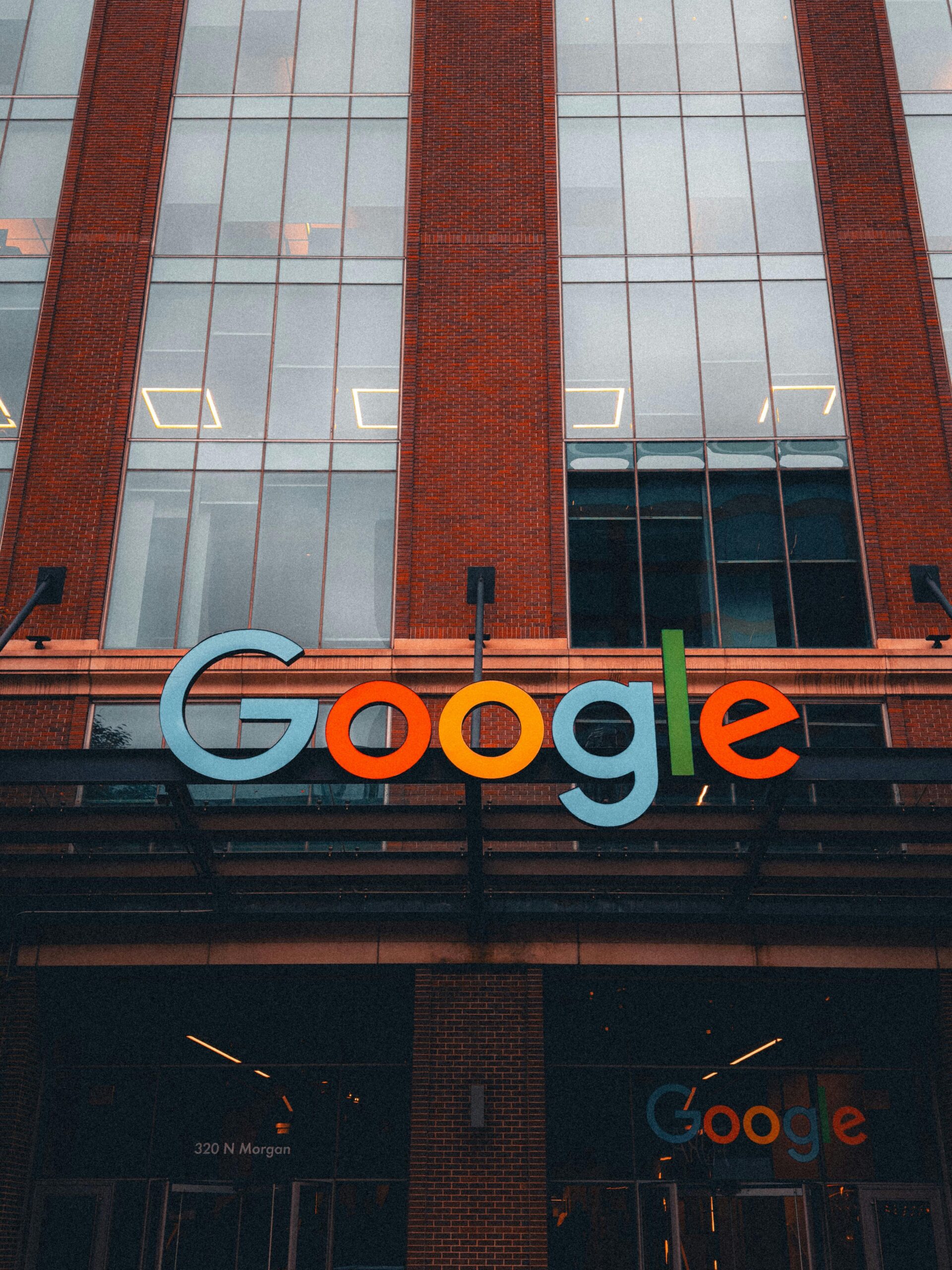 Google (NASDAQ: GOOG)’s Strategic AI Investment in Anthropic Fuels Stock Upgrade and Cloud Growth
