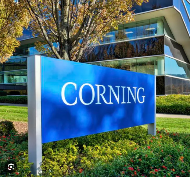 Corning Inc. (NYSE:GLW) Soars on NVIDIA Partnership, Executive Sells Shares