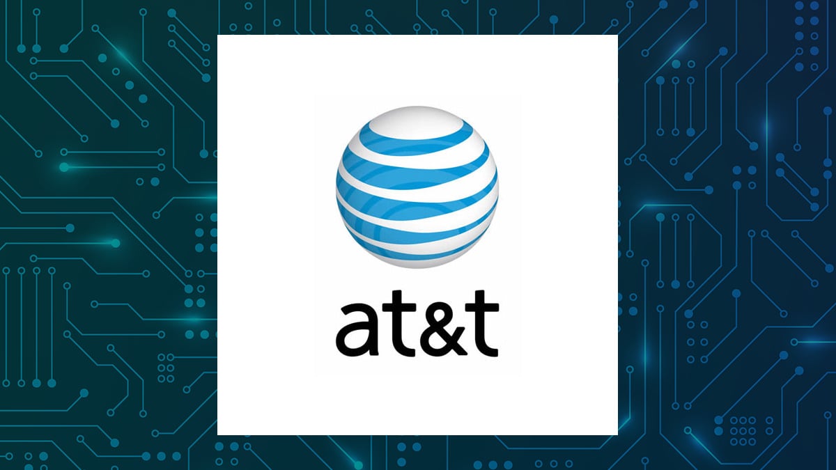 AT&T (NYSE:T) Navigates Market Challenges Amid Starlink Competition and Senator’s Stock Purchase