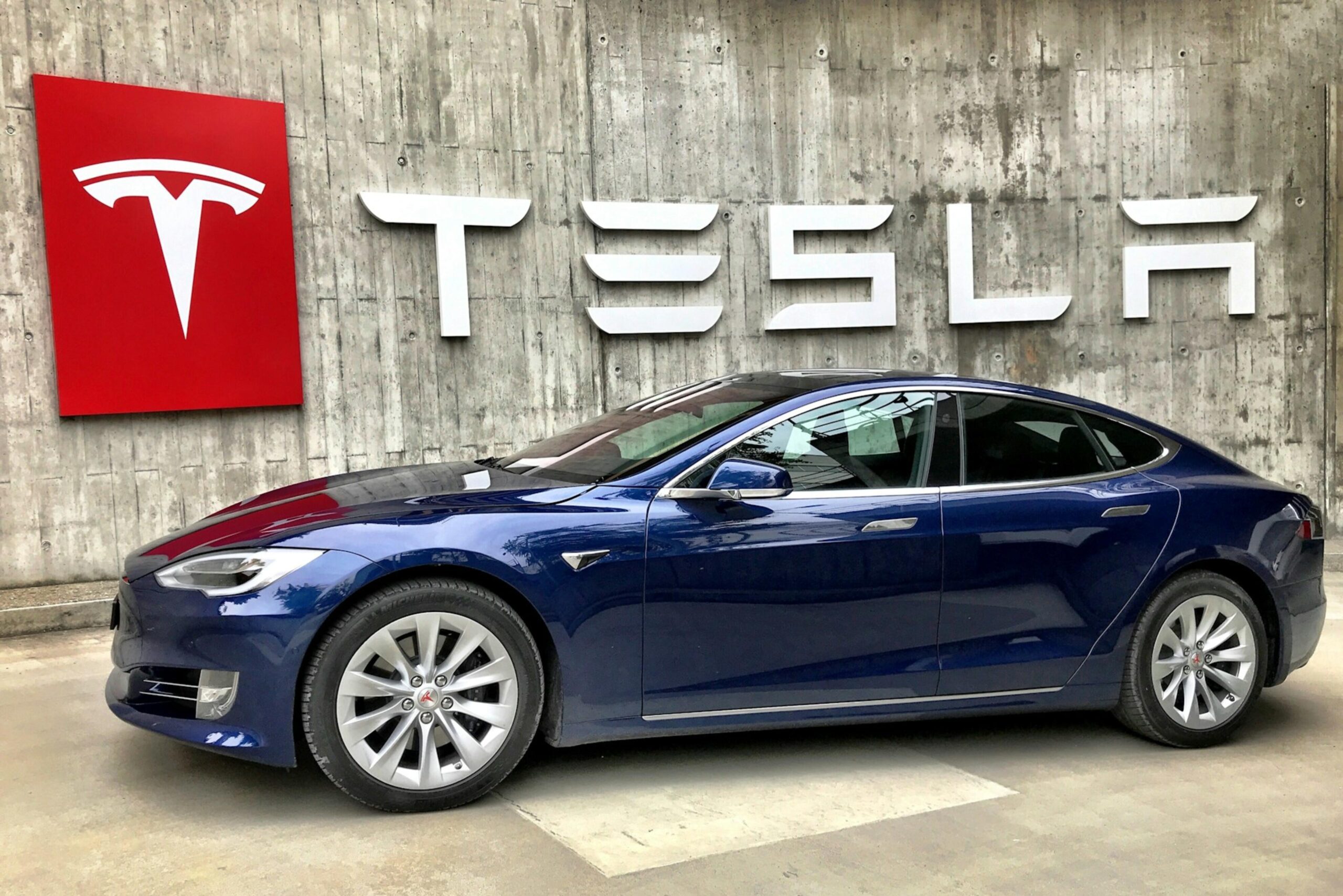 Tesla (NASDAQ: TSLA) Stock Analysis: Jefferies Price Target Update and AI Growth Prospects
