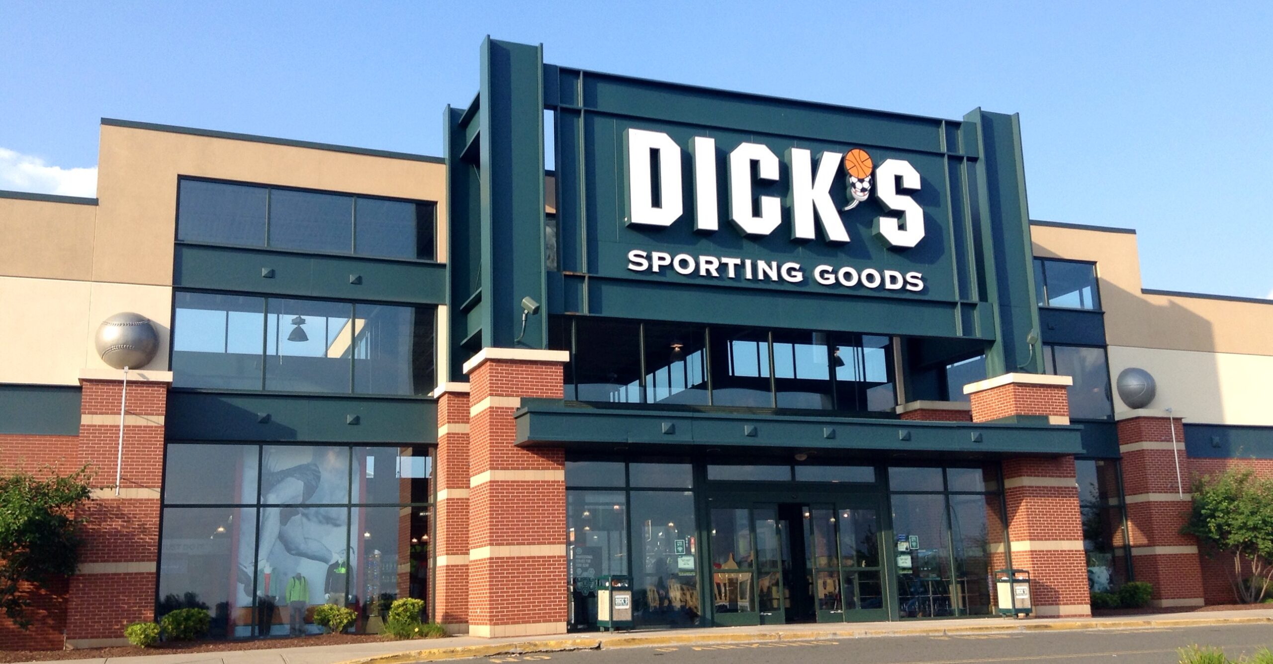 DKS: Headwinds from Foot Locker Acquisition & Earnings Miss